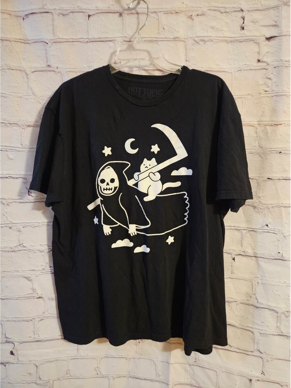 Hot Topic Graphic Tee